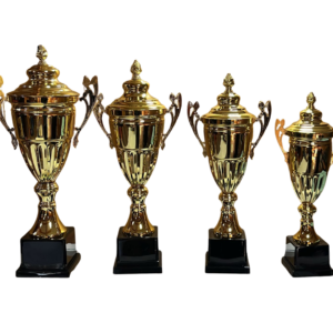 Trofeo metálico en acabado dorado 7701