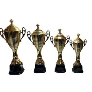 Trofeo metálico en acabado dorado 3363